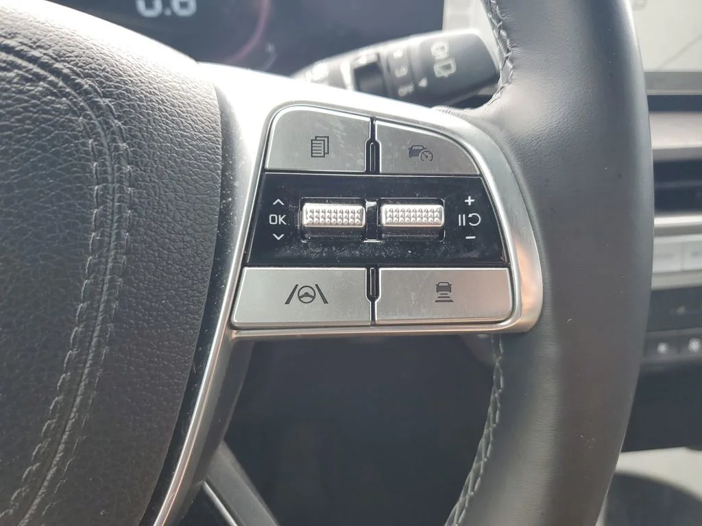 Used 2023 Green Kia EX X-Line image 22