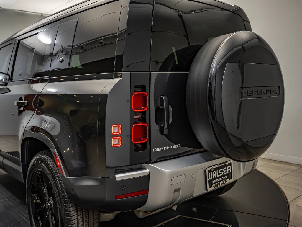 Used 2024 Gray Land Rover S image 19
