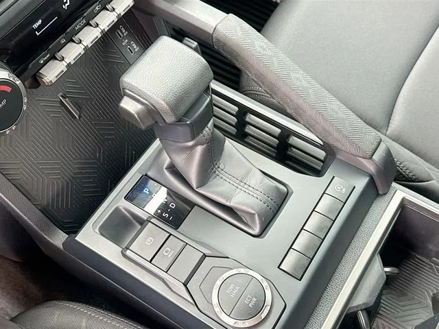 Certified Used 2024  Toyota SR5 image 18