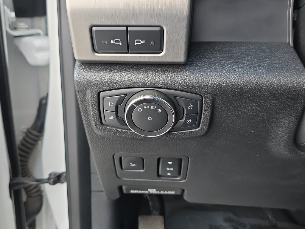 Used 2021 White Metallic Ford Platinum image 26
