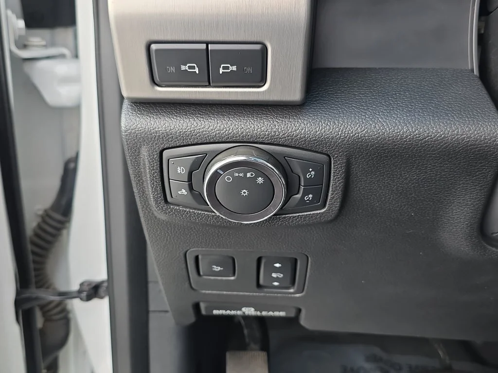 Used 2021 White Metallic Ford Platinum image 26