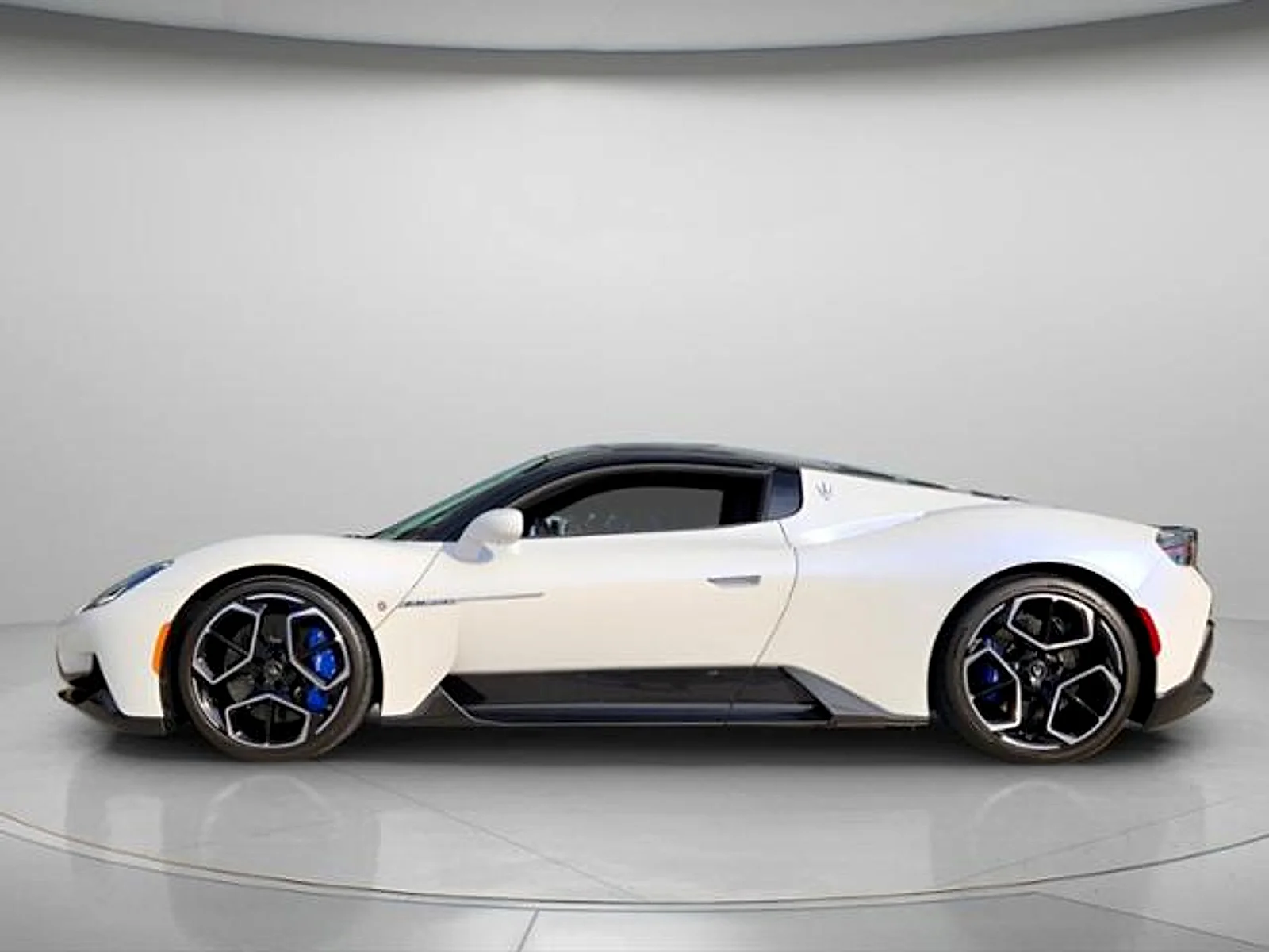 New 2022 Bianco Audace Maserati  image 4