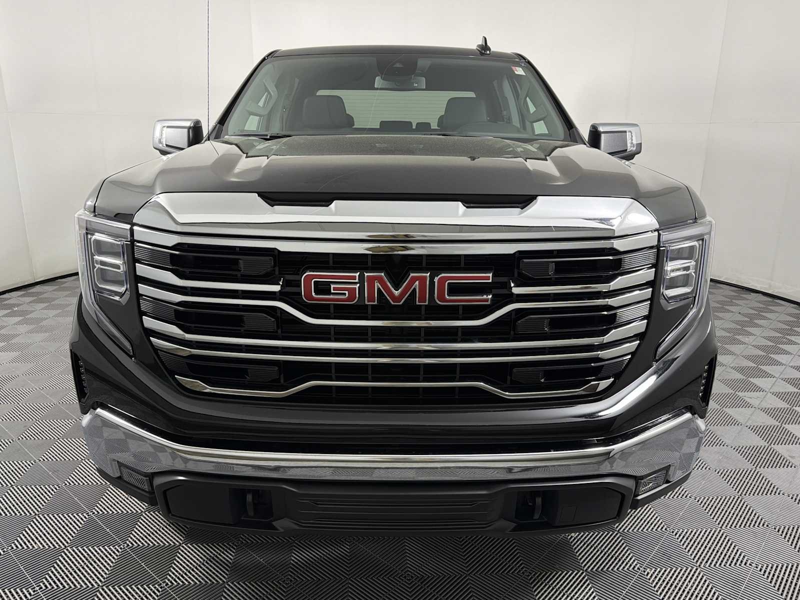 New 2026 Onyx Black GMC SLT image 2