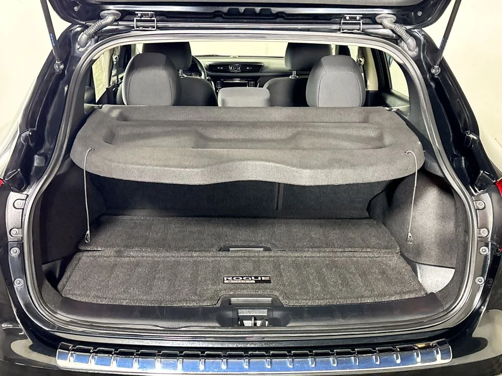 Used 2019 Black Nissan S image 20