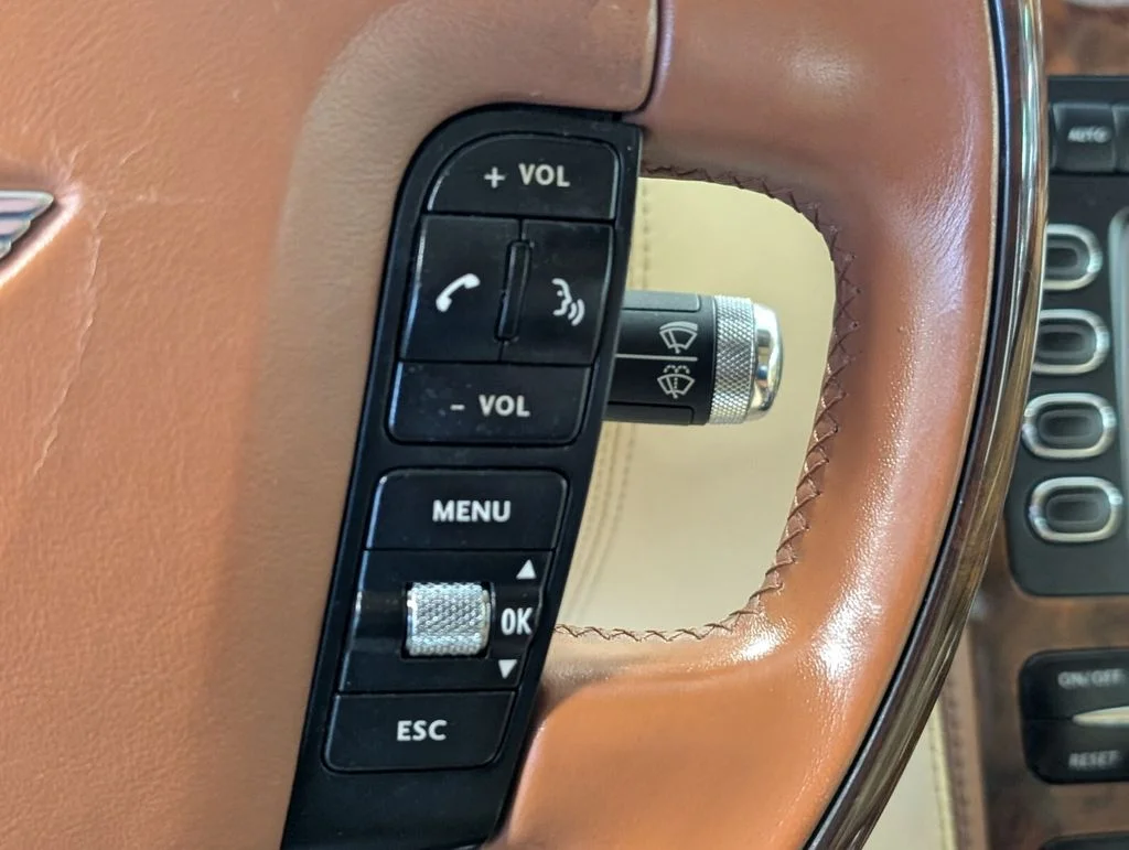 Used 2008 White Bentley Base image 24