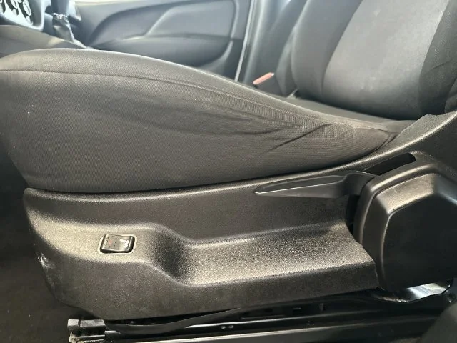 Used 2022 White Ram Base image 23