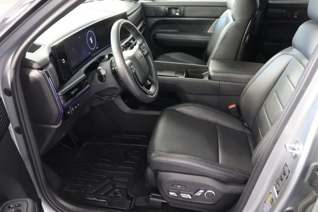 Used 2024 Silver Hyundai Calligraphy image 18