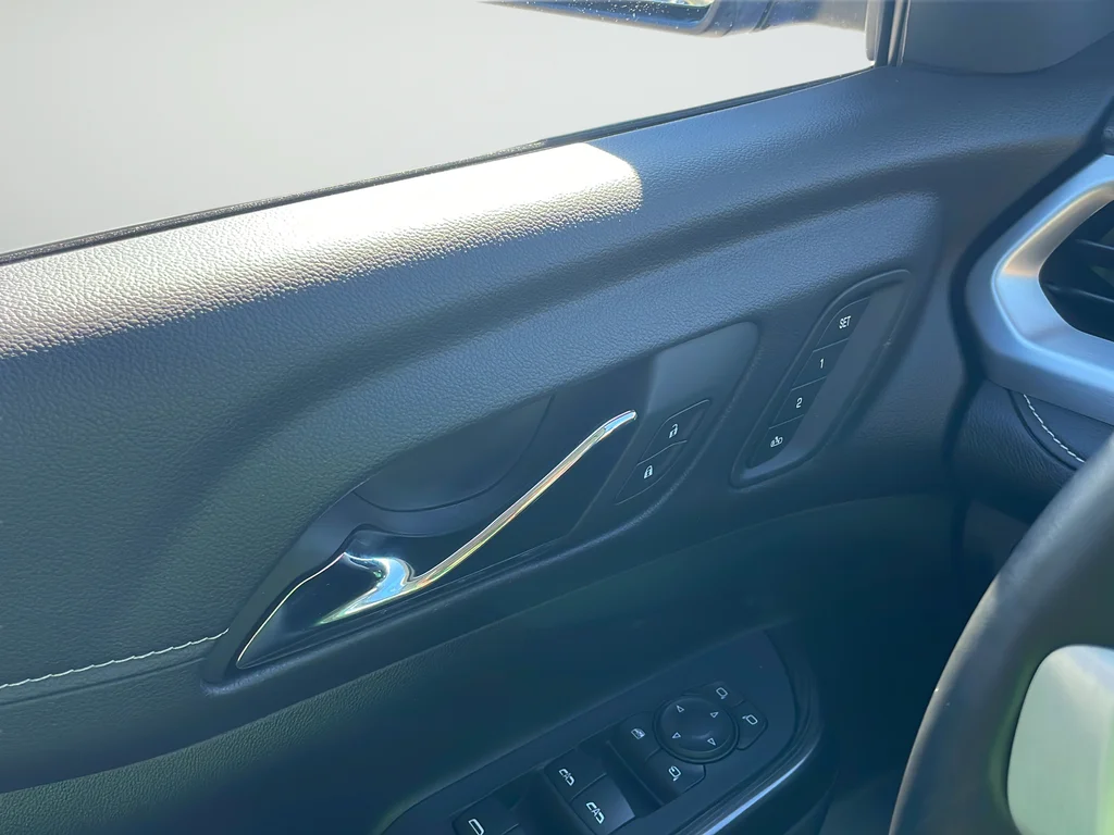 Used 2023 Blue GMC SLT image 32