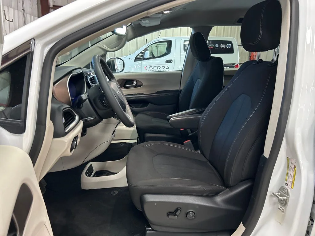 Used 2023 White Chrysler LX image 14