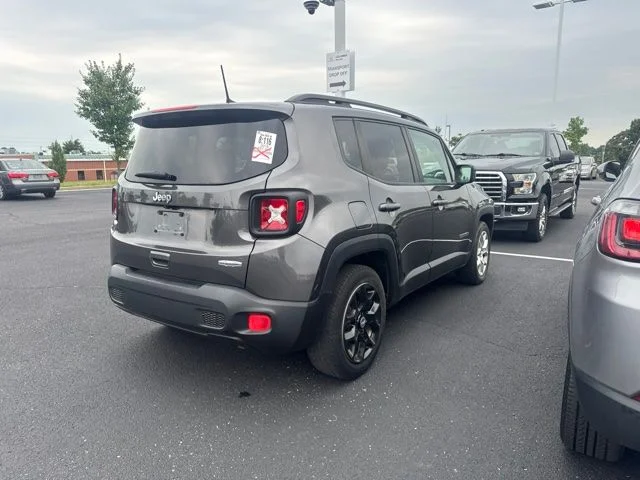 Used 2018 Gray Jeep Latitude image 5