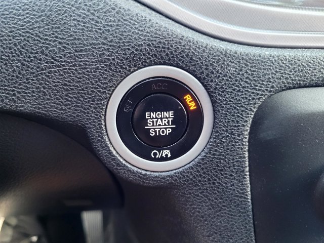 Used 2023 White Dodge SXT image 18