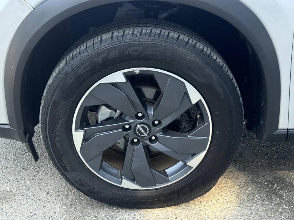 Used 2025 Silver Nissan SV image 7