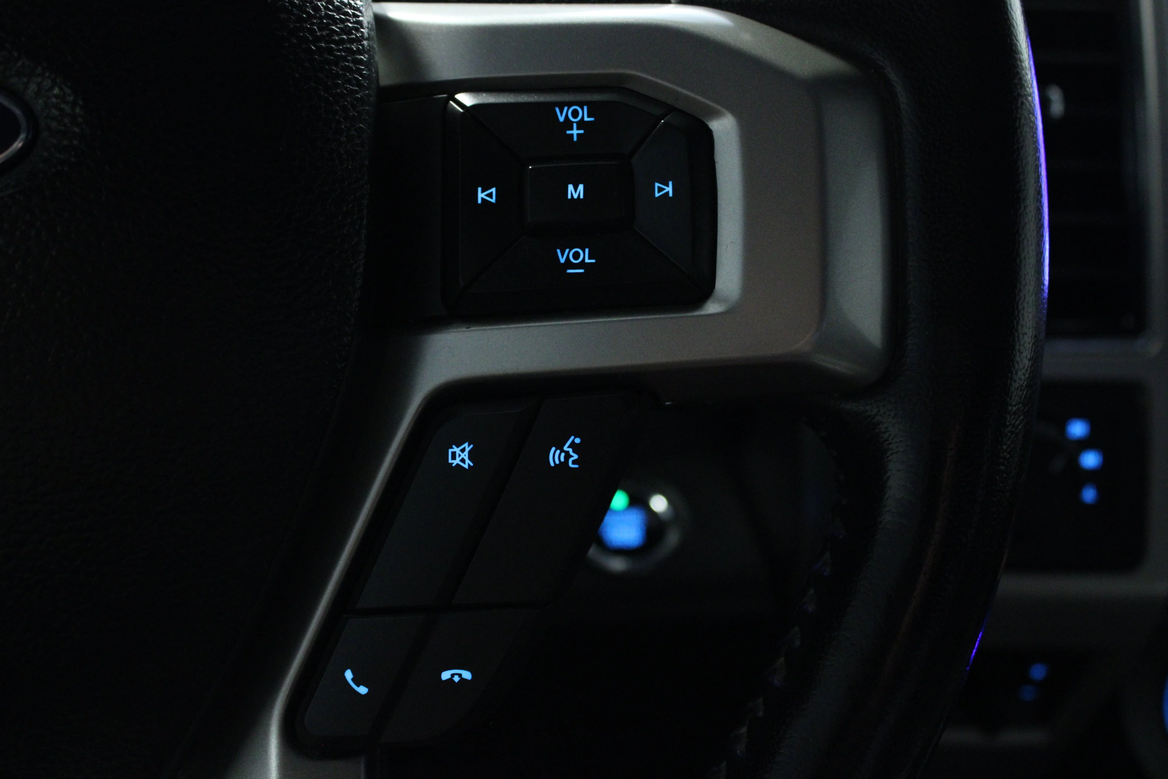 Used 2021 Antimatter Blue Metallic Ford LARIAT image 21