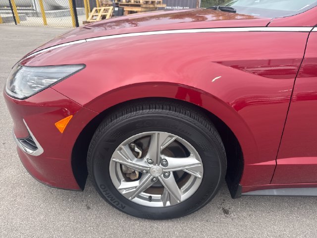 Used 2023 Red Hyundai SE image 10