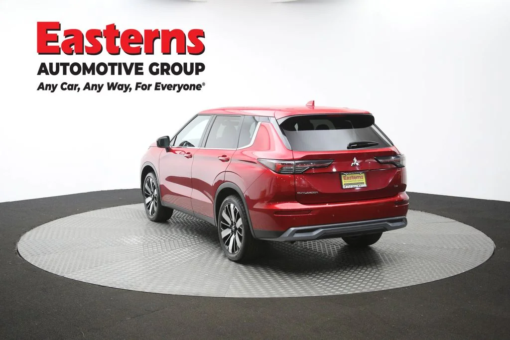 Used 2025 Red Mitsubishi SE image 66