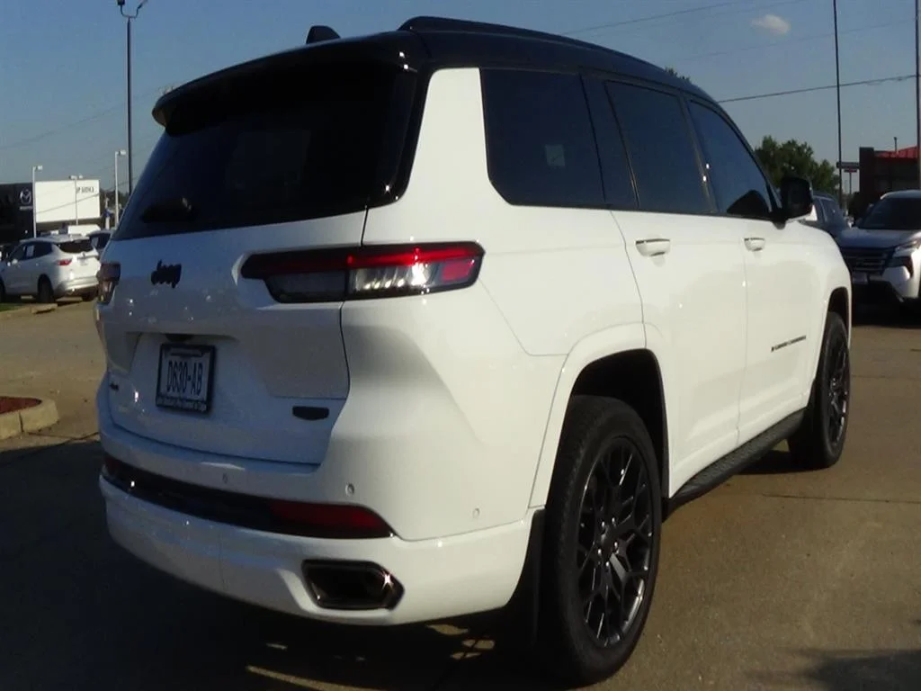 Used 2024 Bright White Clear Coat (pw7) Jeep Summit Reserve image 6