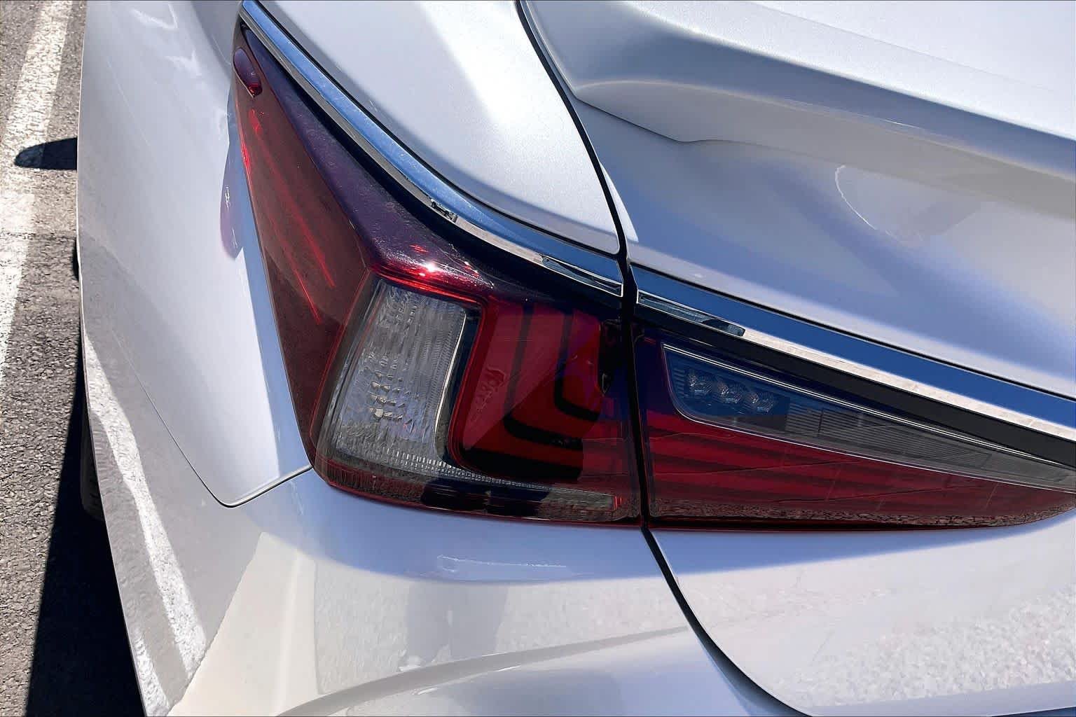 Used 2024 Eminent White Pearl Lexus Luxury image 27