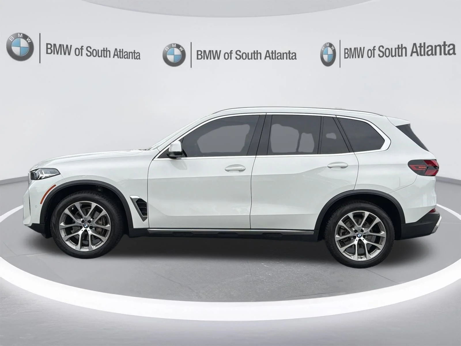 Used 2024 Alpine White BMW sDrive40i image 23