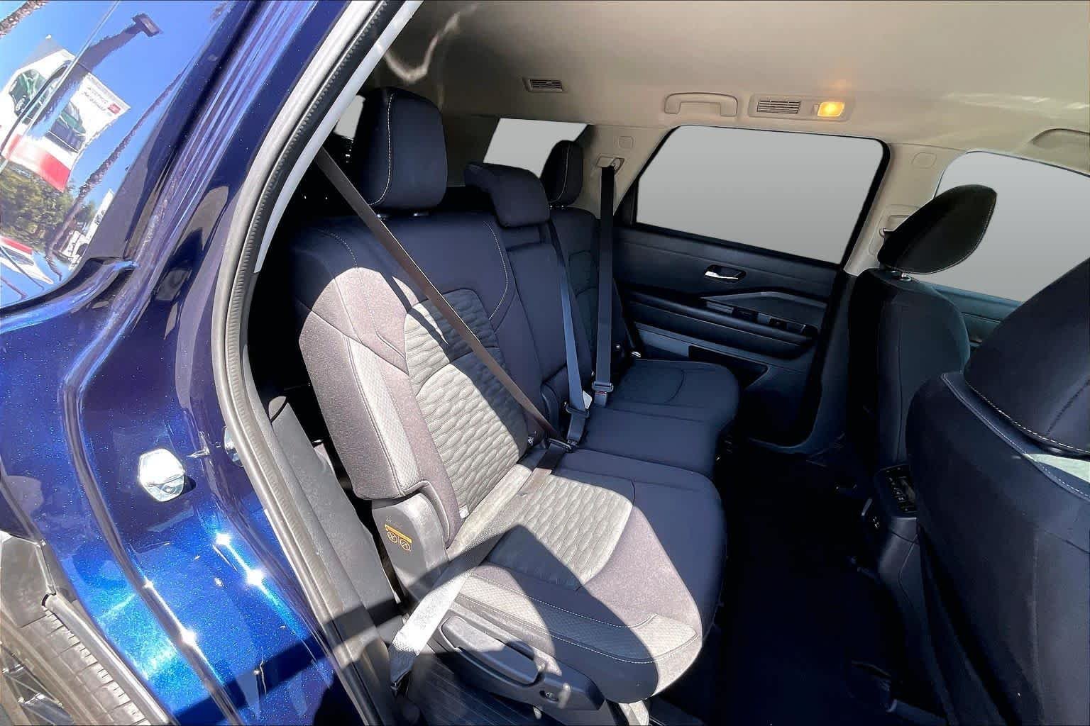 Used 2022 Deep Ocean Blue Pearl Nissan SV image 19