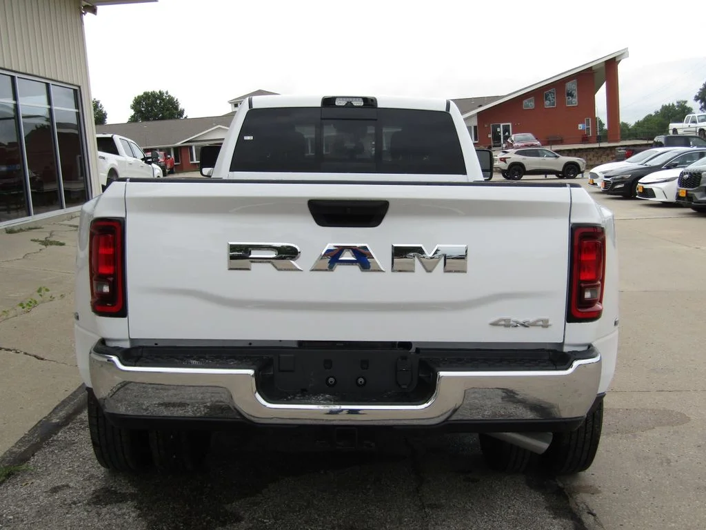 New 2026 Bright White Clear-Coat Exterior Paint RAM Tradesman image 4