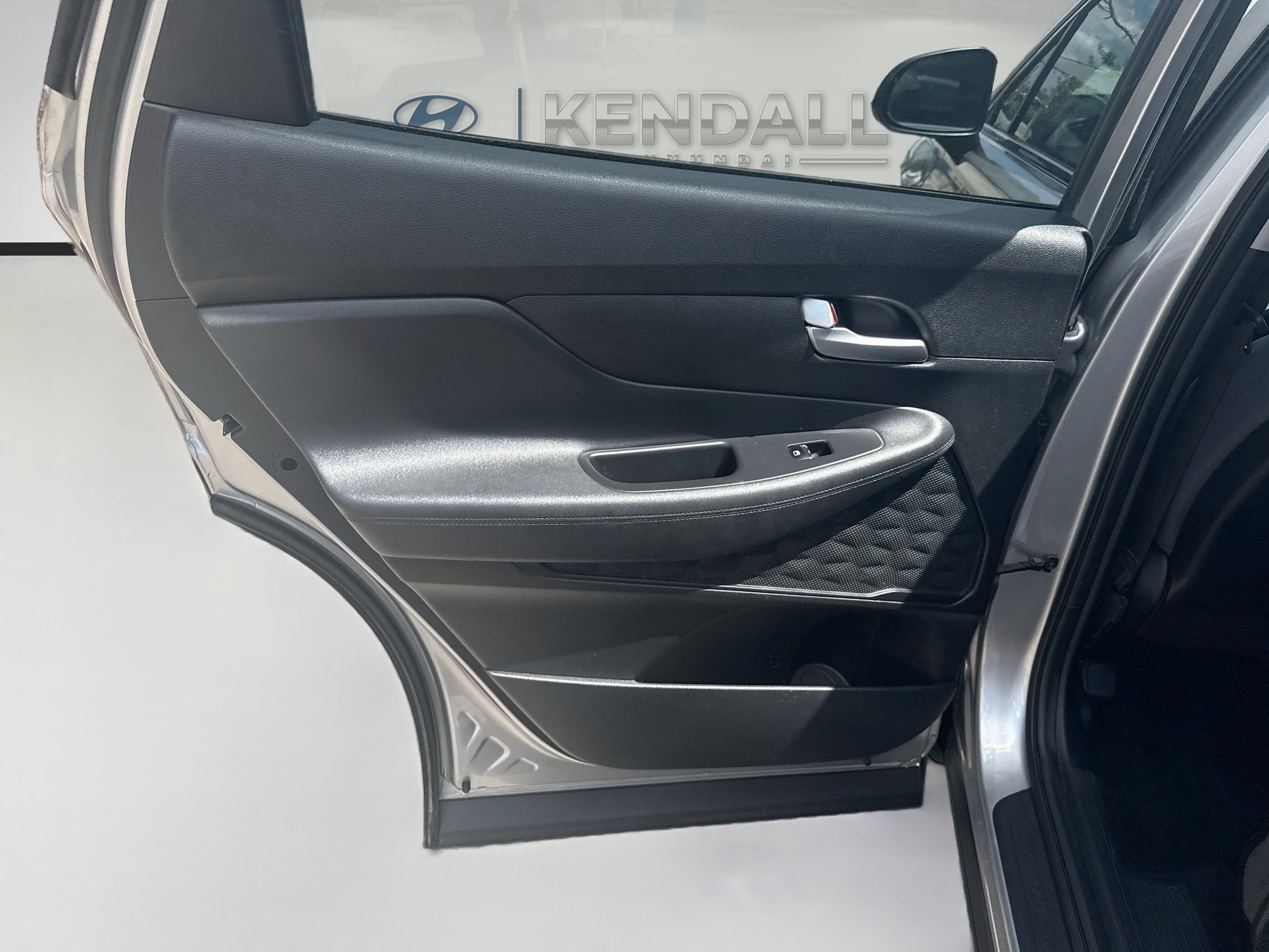 Used 2021 Shimmering Silver Hyundai SE image 23