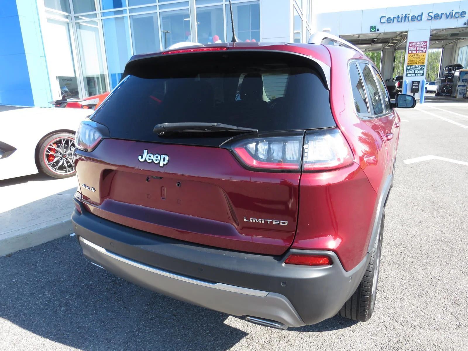 Used 2021 Velvet Red Pearlcoat Jeep Limited image 8