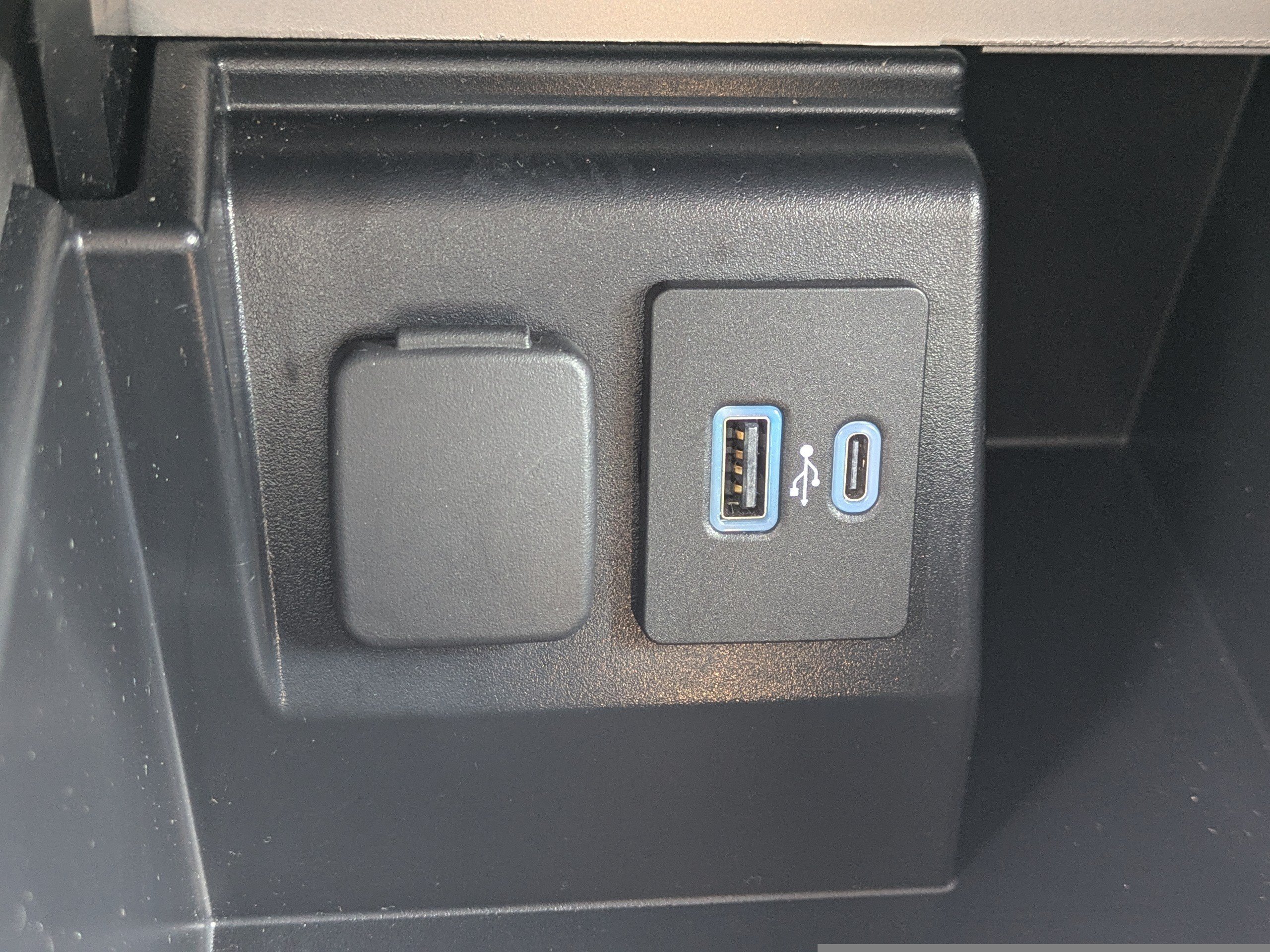 Used 2022 Silver Metallic Ford Limited image 31