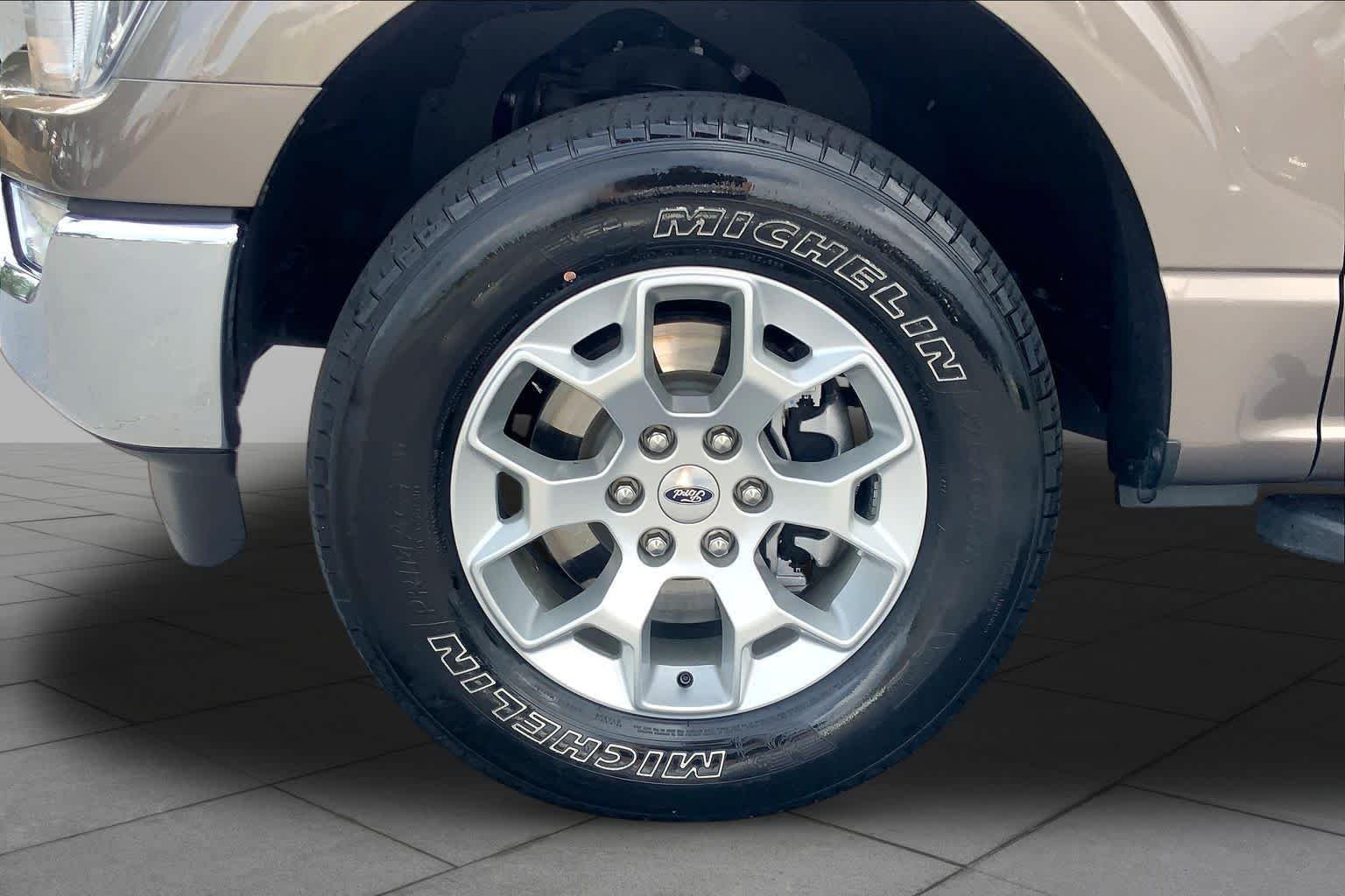 Used 2021 Stone Gray Metallic Ford XLT image 11