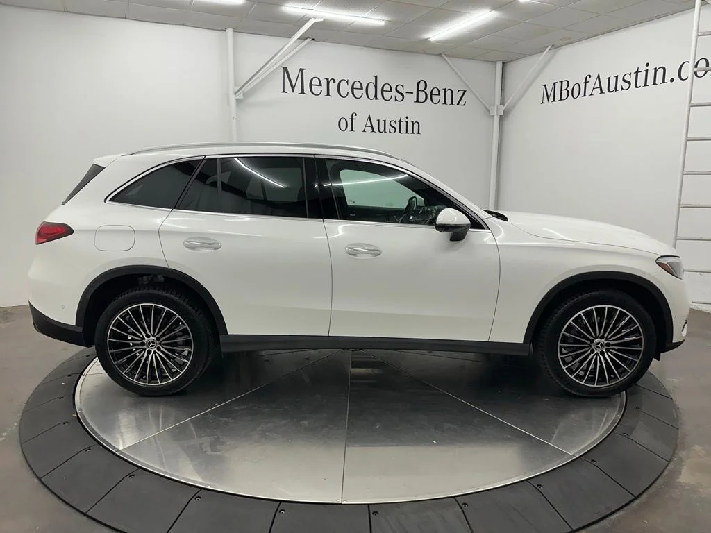 New 2027 White Mercedes-Benz GLC 300 image 8