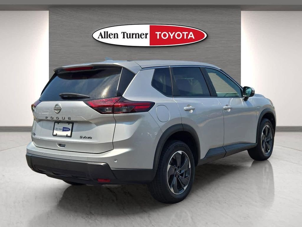 Used 2024 Silver Nissan SV image 6