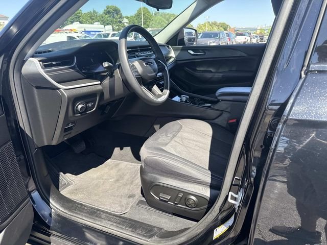 Used 2023 Diamond Black Jeep Laredo image 18