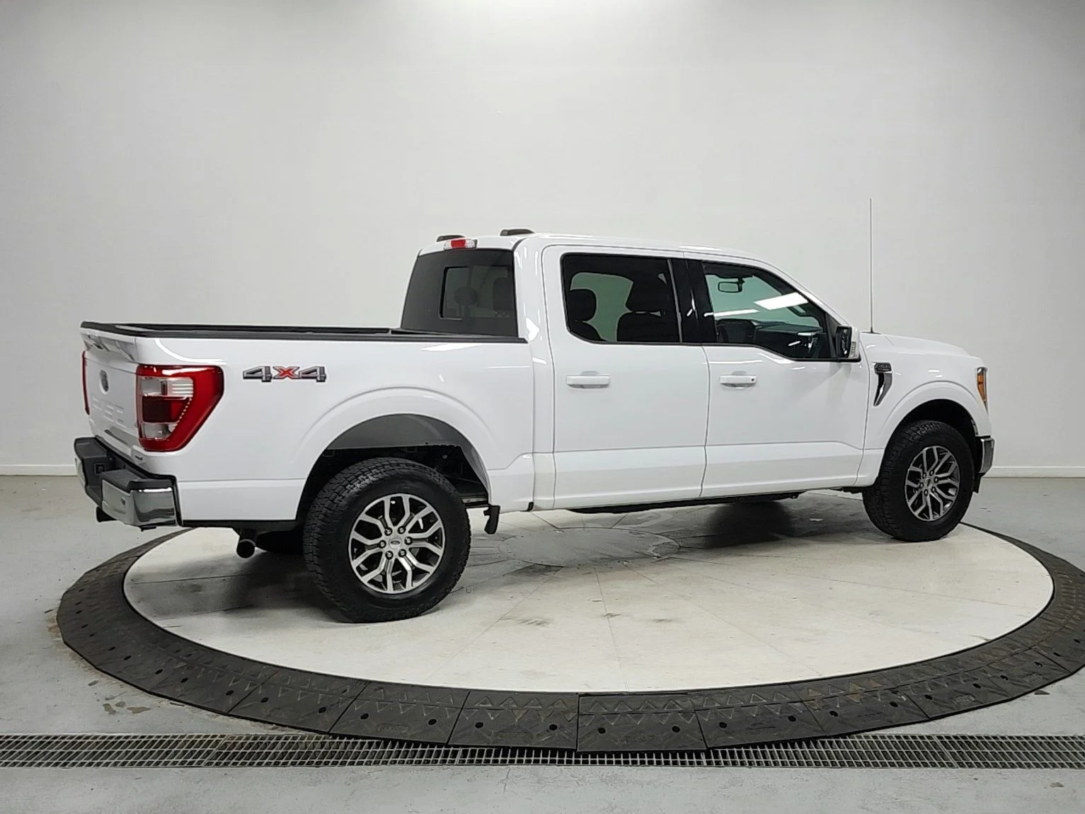 Used 2021 White Ford Lariat image 7