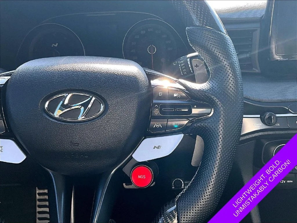 Used 2022 White Hyundai Base image 18