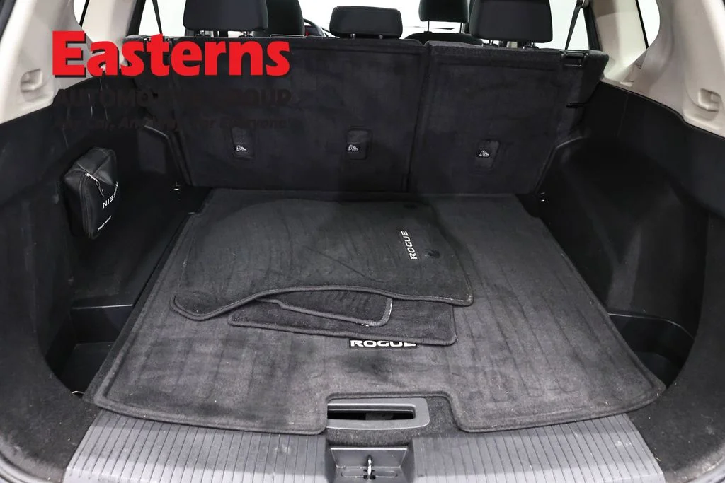 Used 2023 Gray Nissan SV image 9