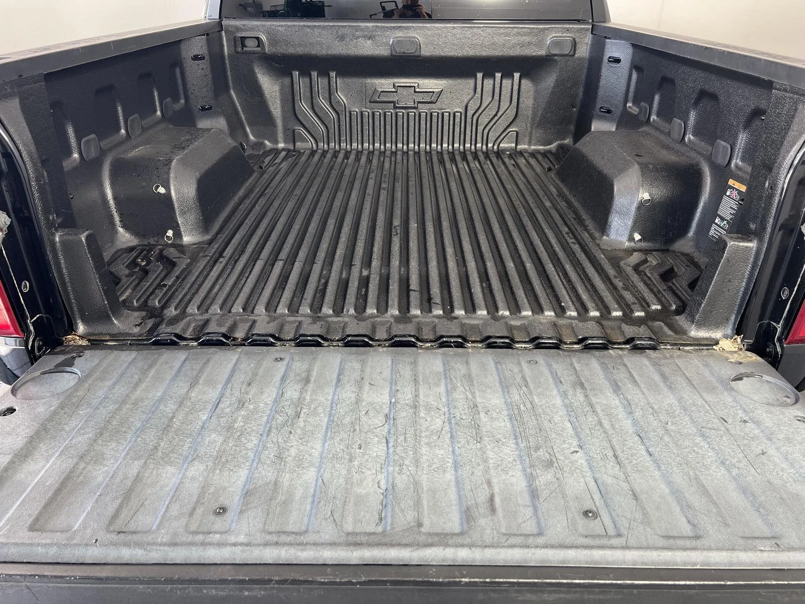 Used 2019 BLACK Chevrolet RST image 26