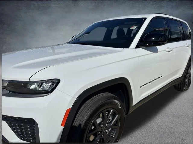 New 2027 Bright White Clear-Coat Paint Jeep Laredo Altitude image 9