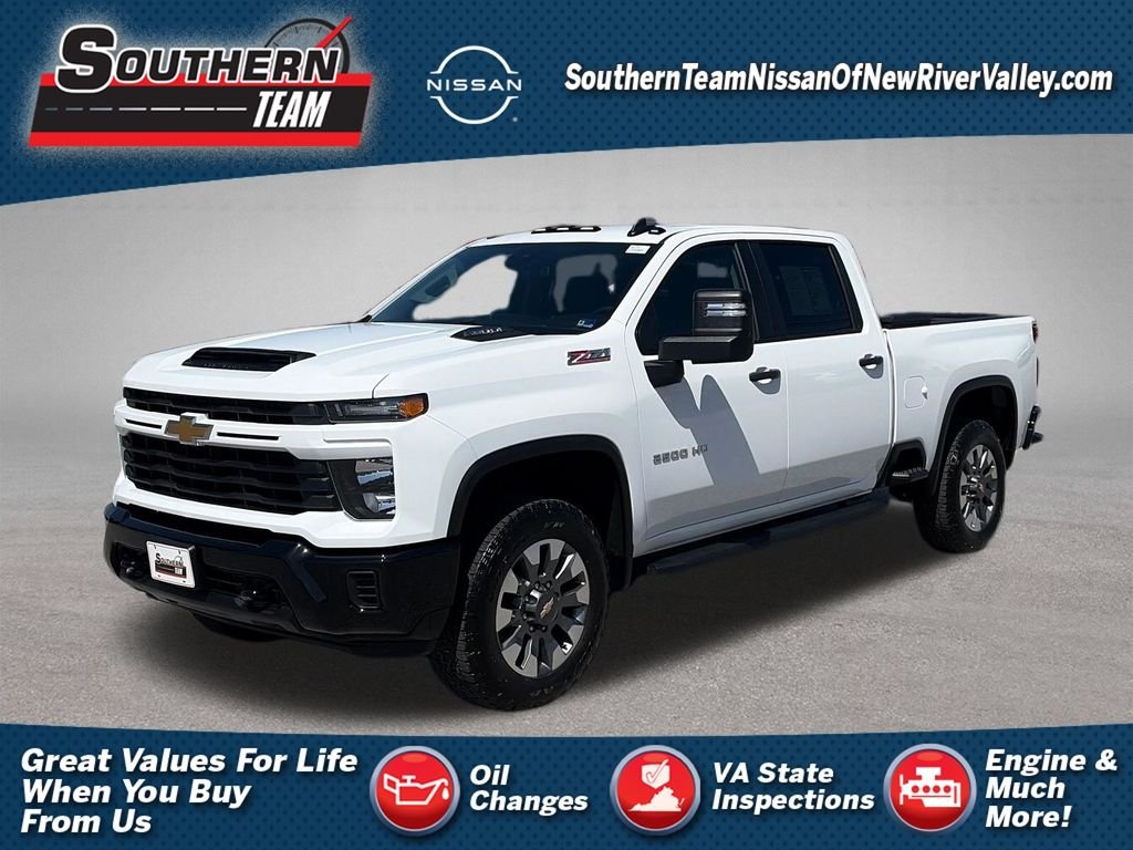 Used 2025 White Chevrolet Custom image 1