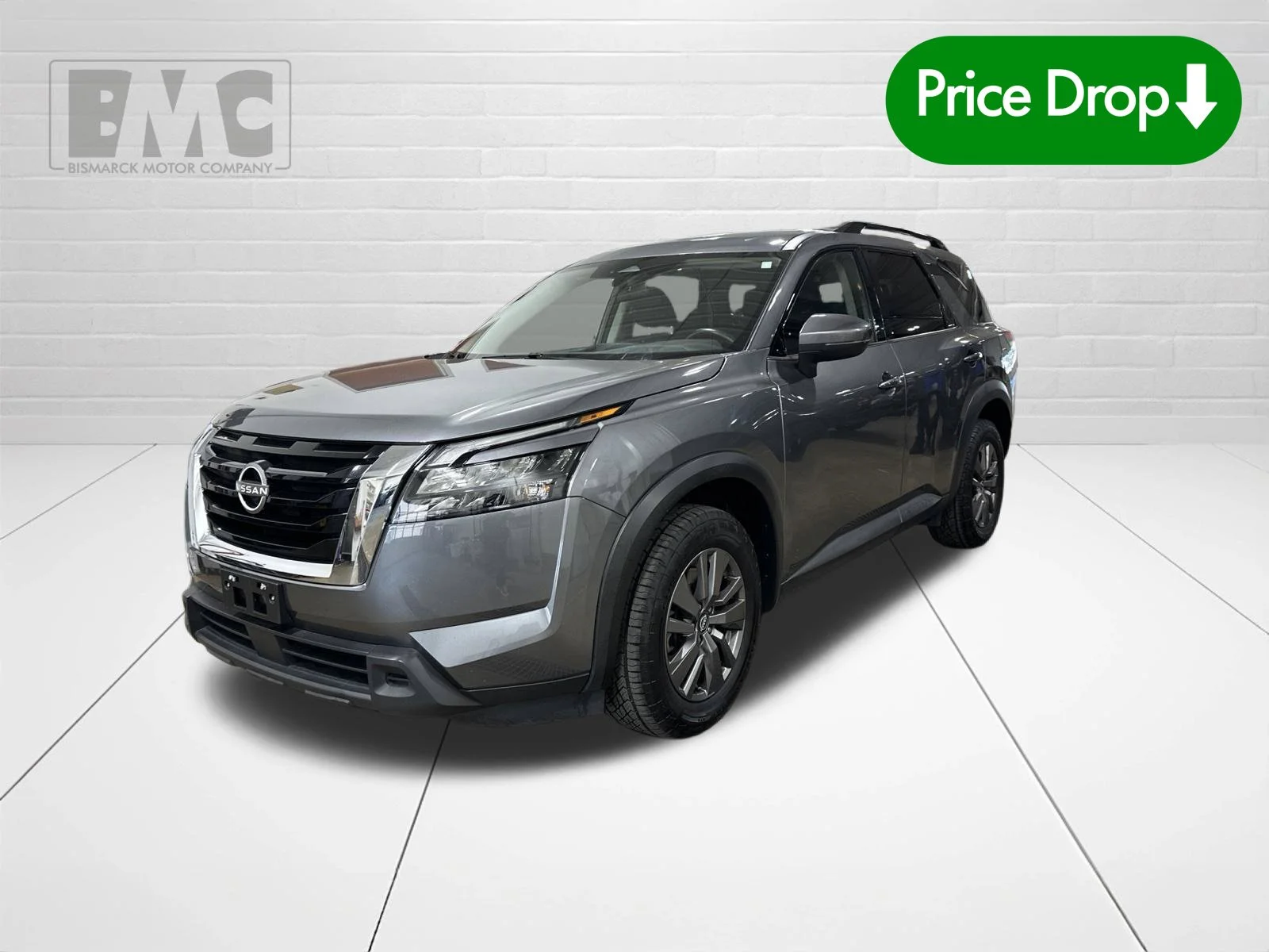 Used 2025 Gray Nissan SV image 1