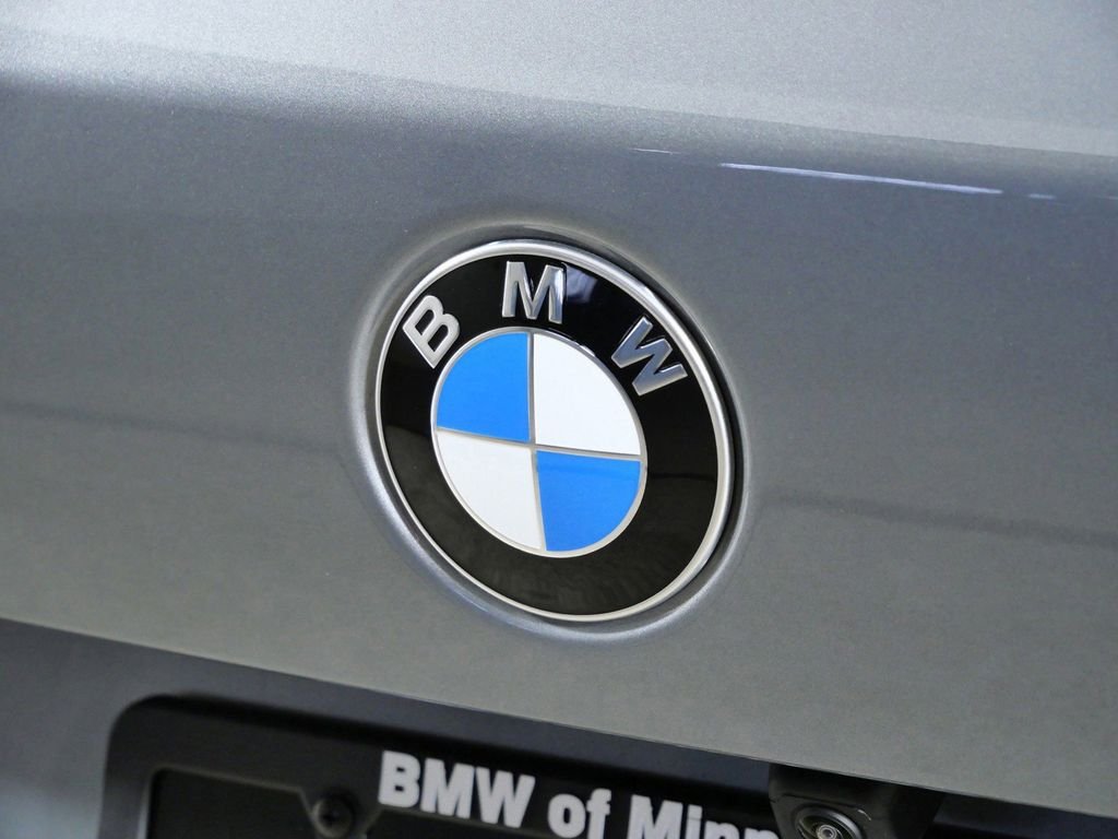 Used 2026 Skyscraper Grey Metallic BMW xDrive40i image 12