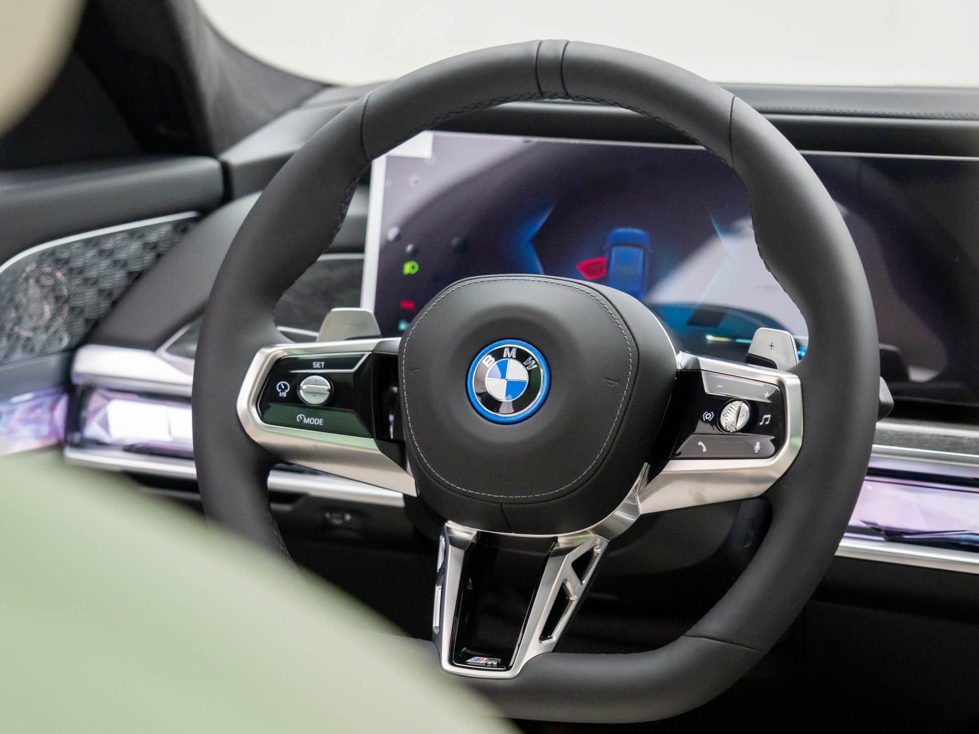 New 2026 Tanzanite Blue II Metallic BMW 750e xDrive image 12