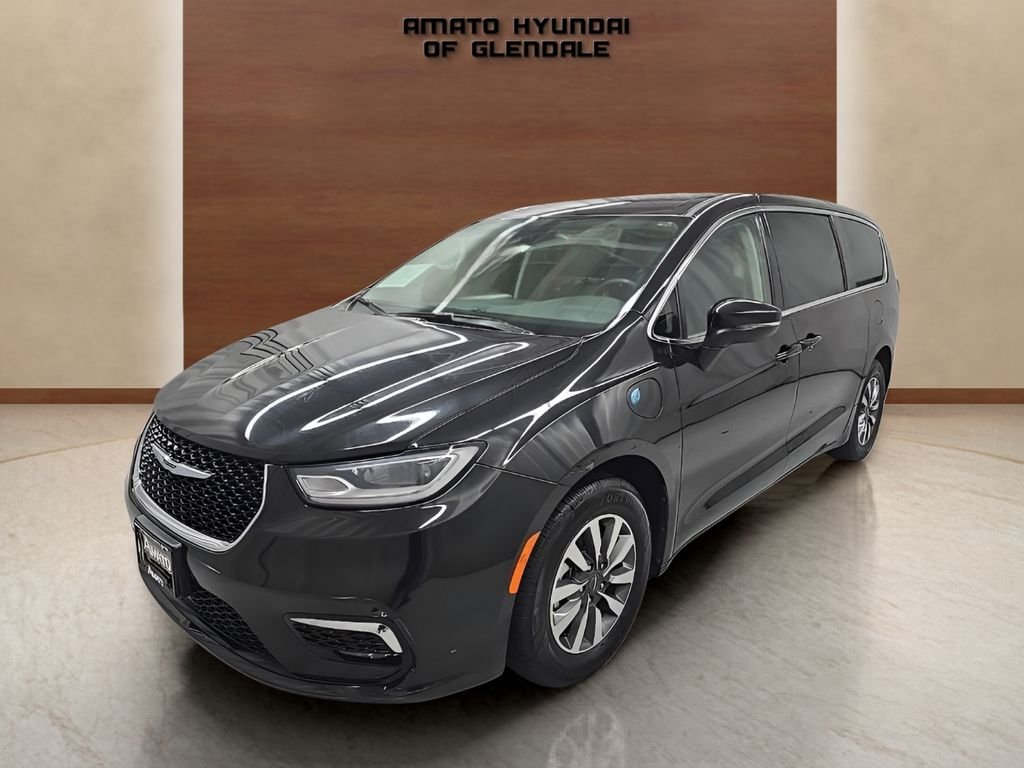 Used 2023 Black Chrysler Touring L image 2