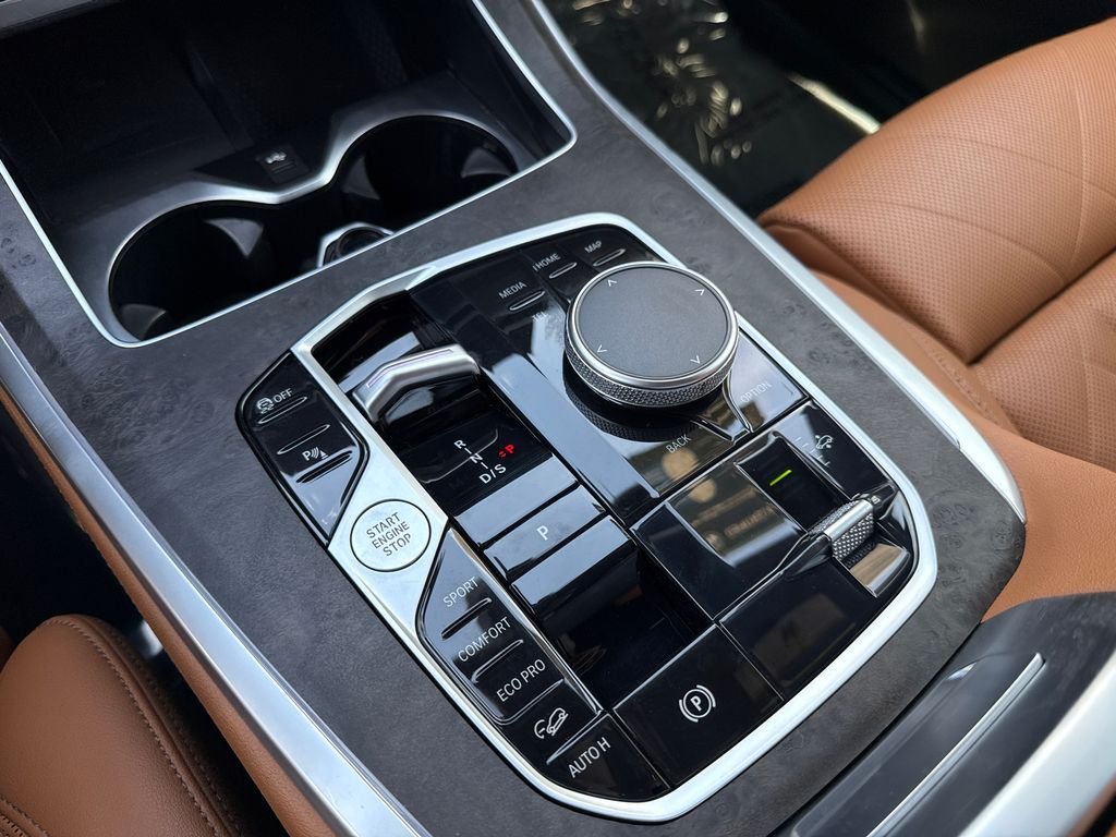 Used 2024 Gray BMW xDrive40i image 26