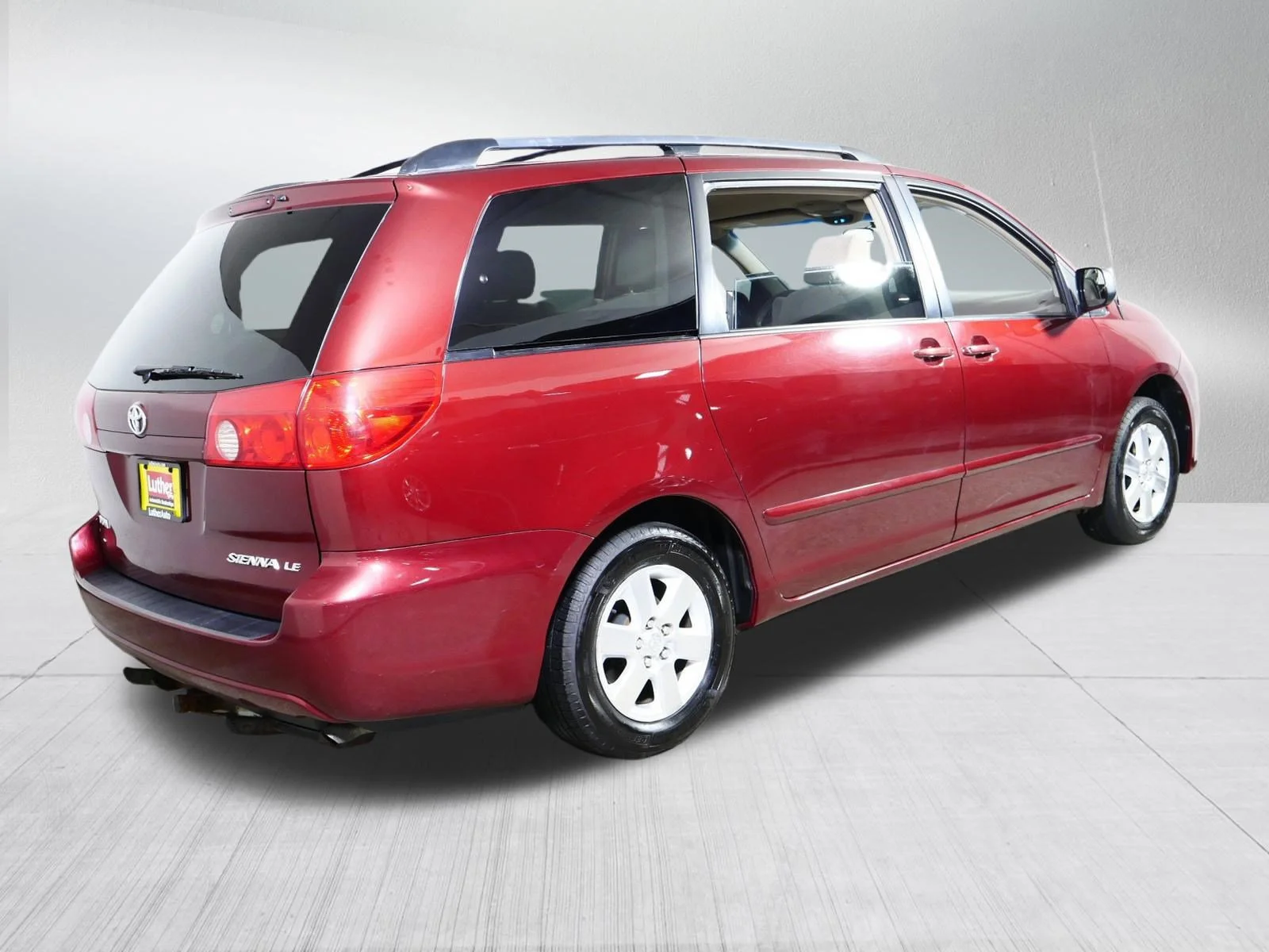 Used 2006 Salsa Red Pearl Toyota LE image 7