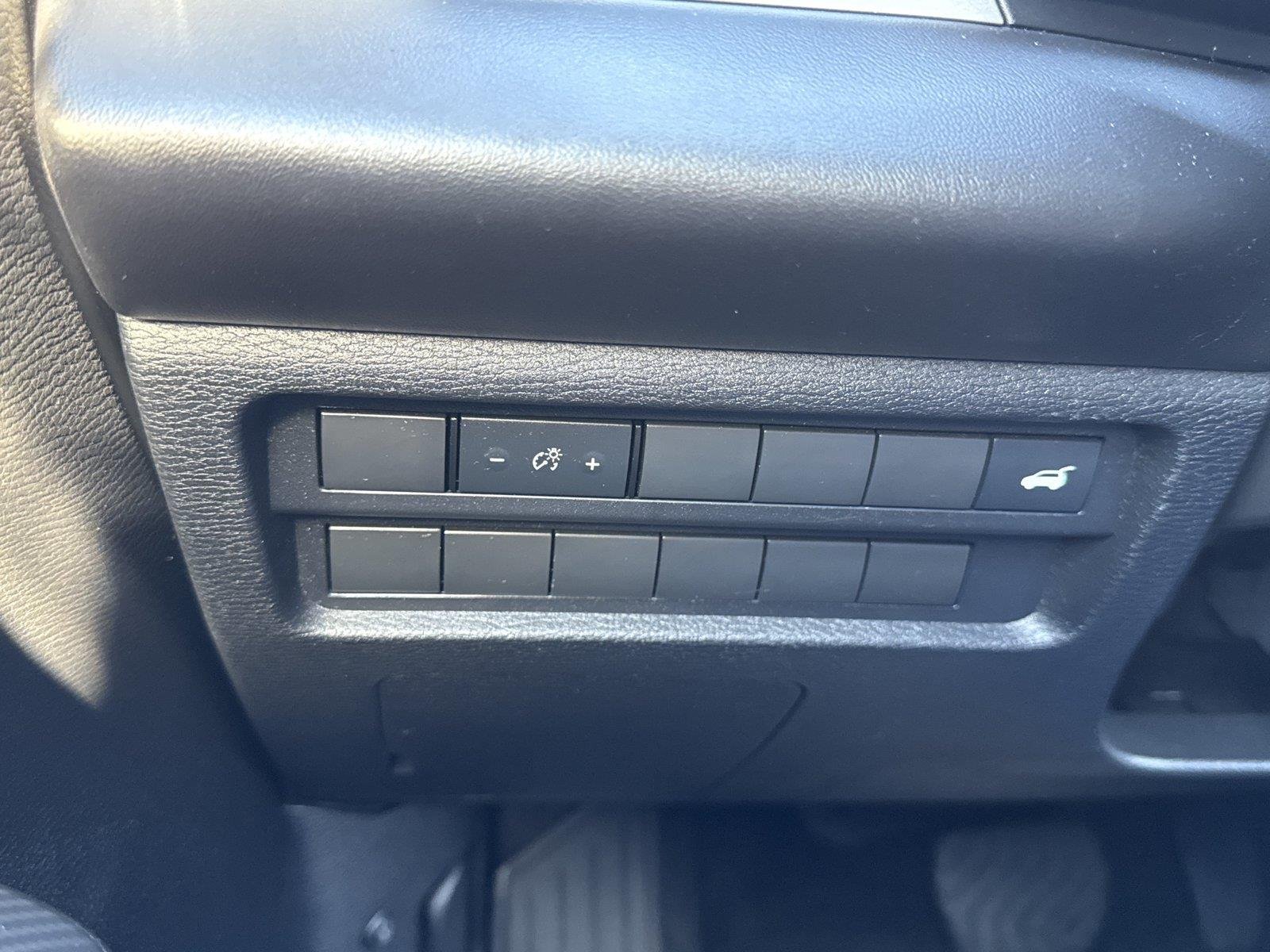 Used 2024 Alloy Silver Metallic Mitsubishi SE image 19