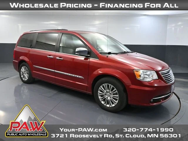 2016 Chrysler Town & Country Anniversary Edition's photo