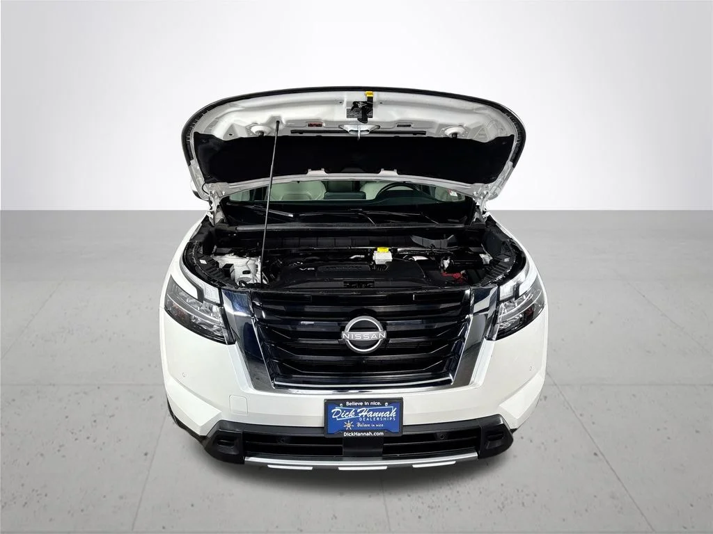 Used 2023 White Nissan SL image 22
