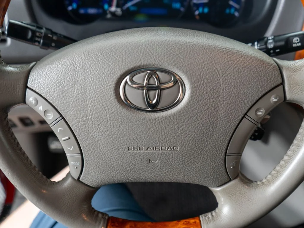 Used 2008 Red Toyota Limited image 16
