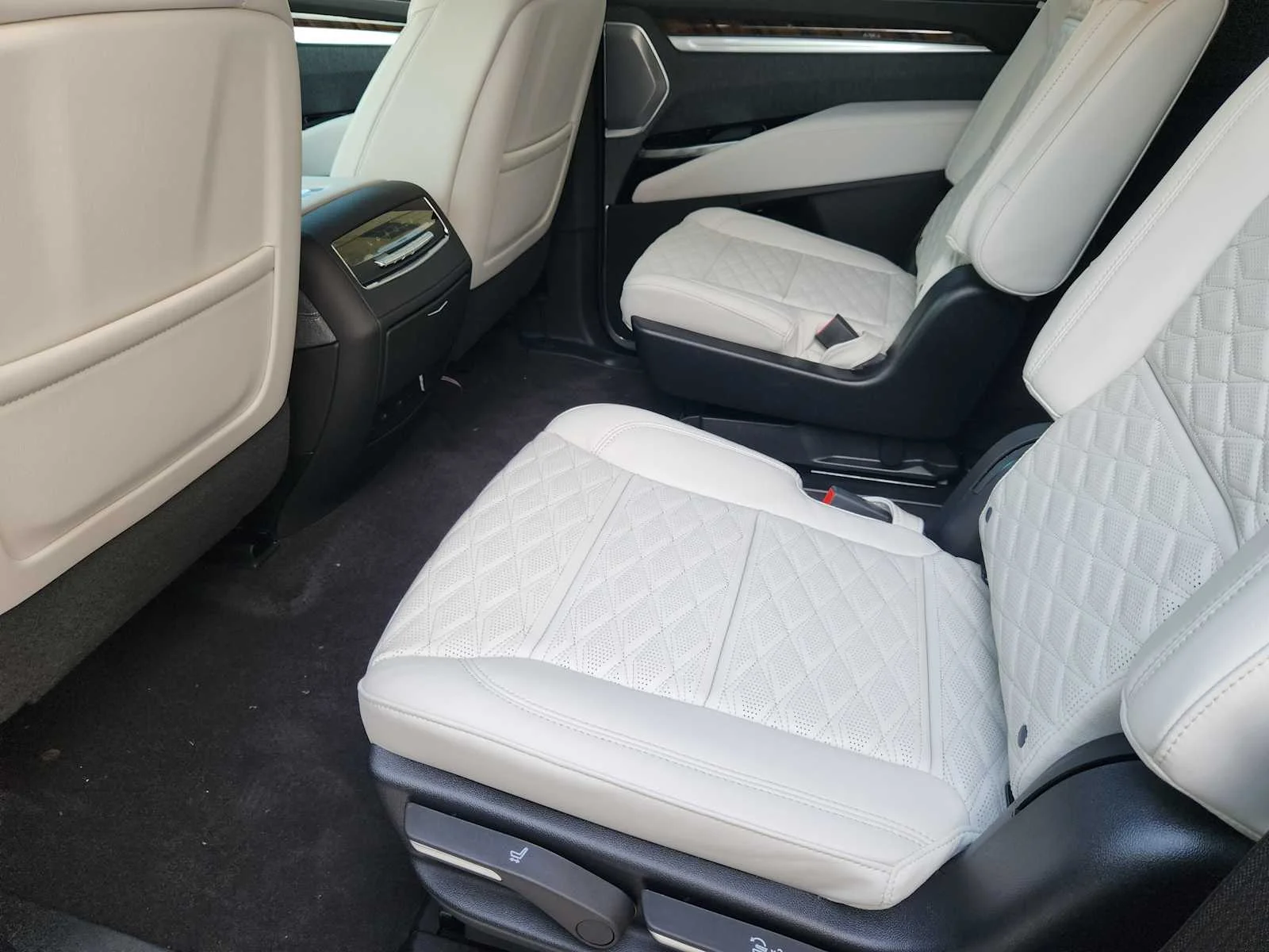 2026 Cadillac Escalade Platinum Sport - Photo 24