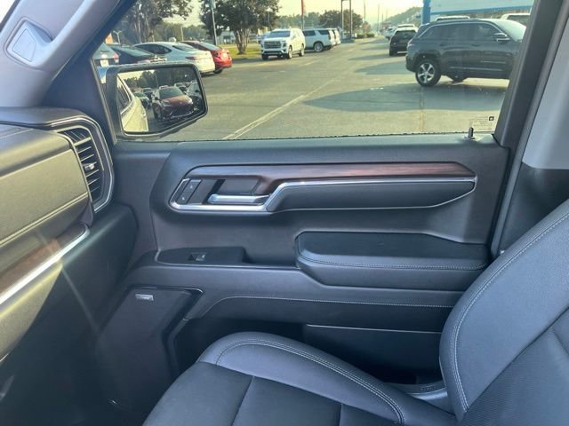 Used 2024 White GMC SLT image 28