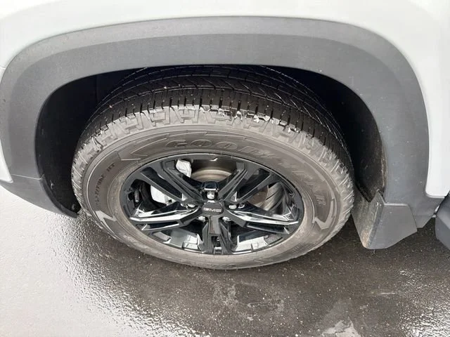 Used 2022 Quicksilver Metallic GMC AT4 image 35